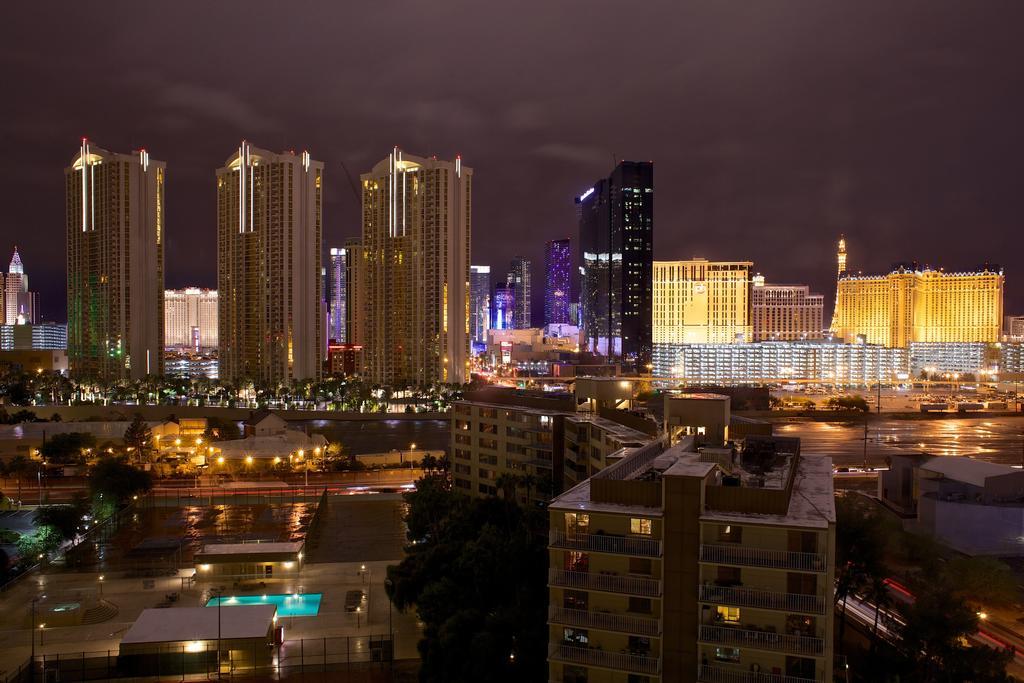 Wyndham Grand Desert Resort Лас Вегас Екстериор снимка